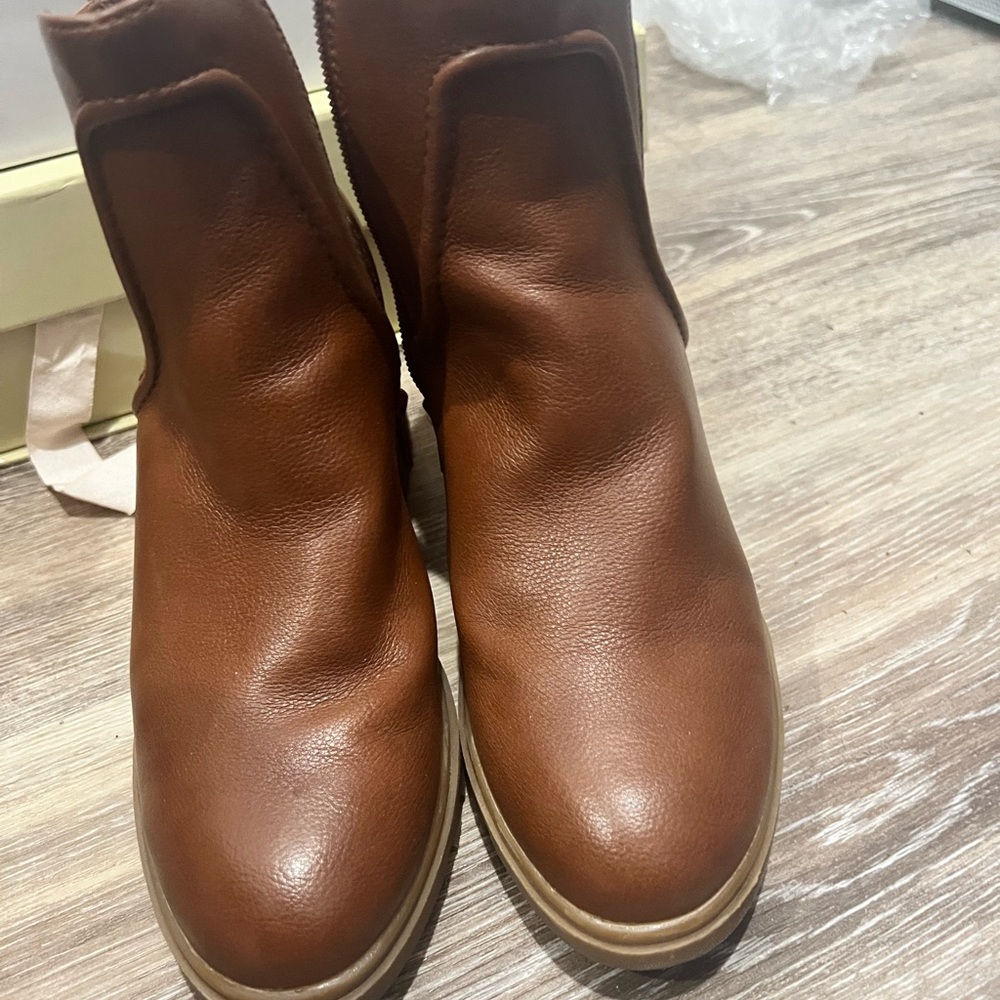 Beartrap Chelsea Bootie - Picture 2 of 6